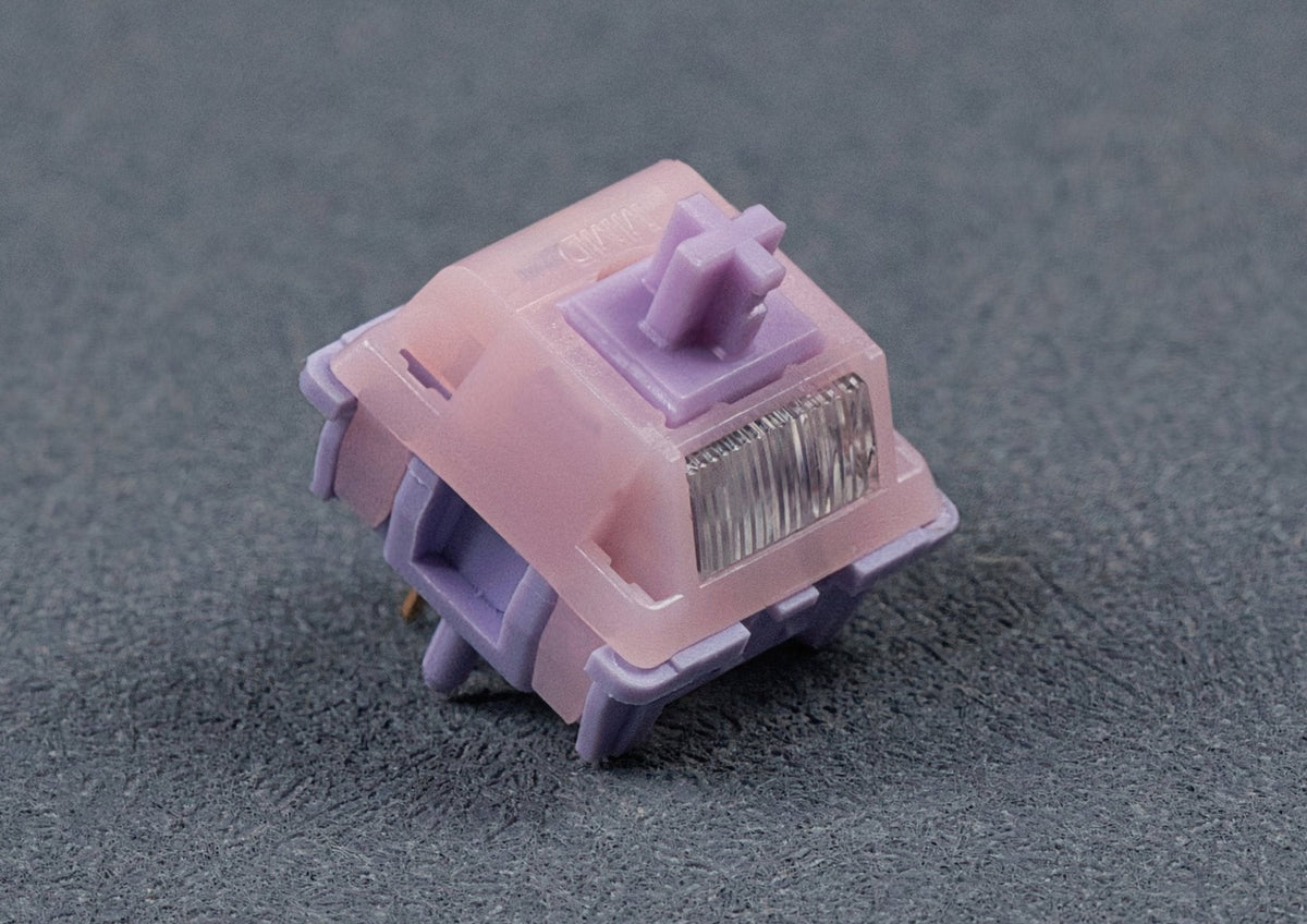 MMD Princess Linear Ultra Switch in Rosa und Lila auf grauem Untergrund