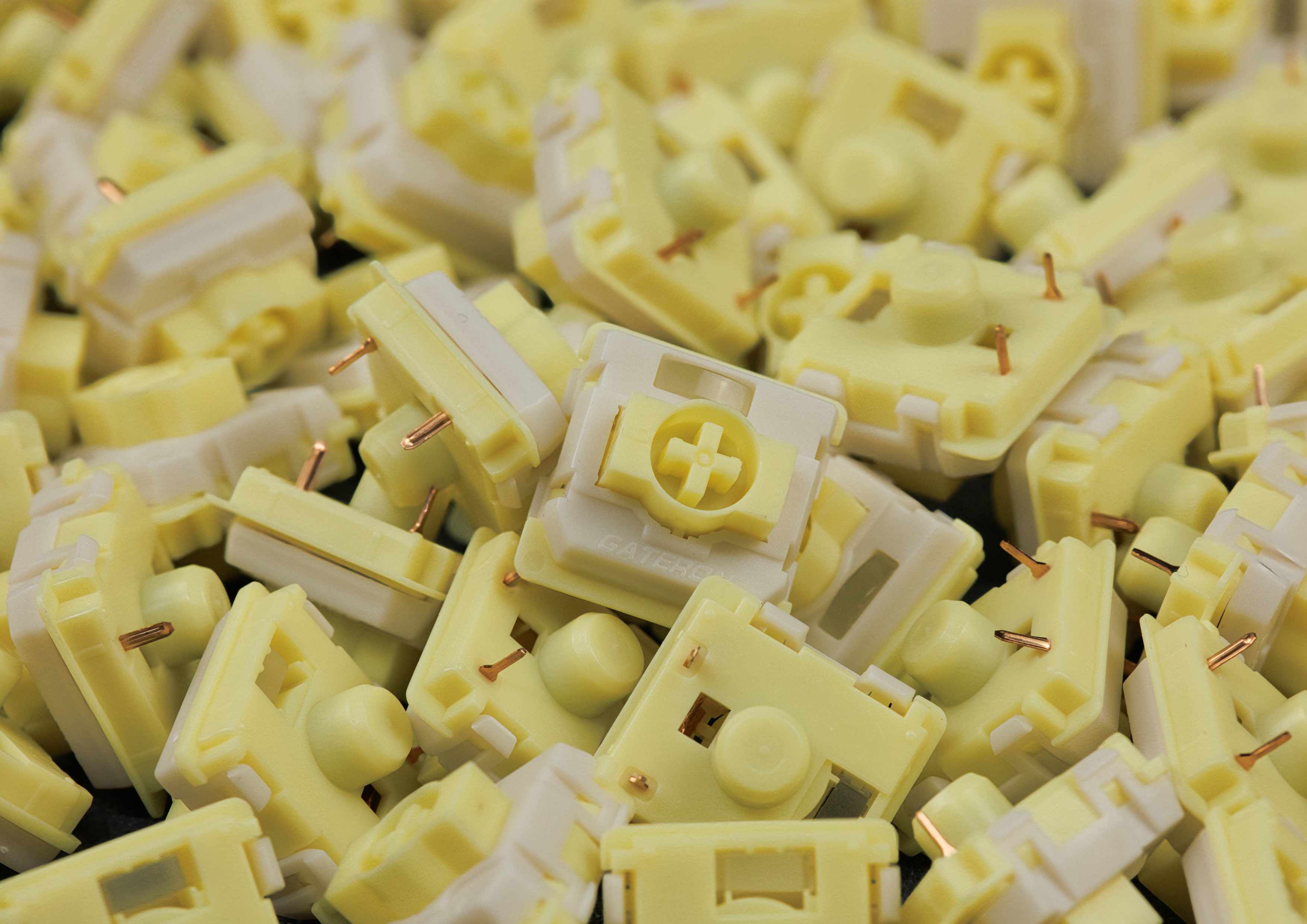 Gateron KS-33 Banana Chocolate Tactile Low Profile Switches (10 Stück) - MonacoKeys