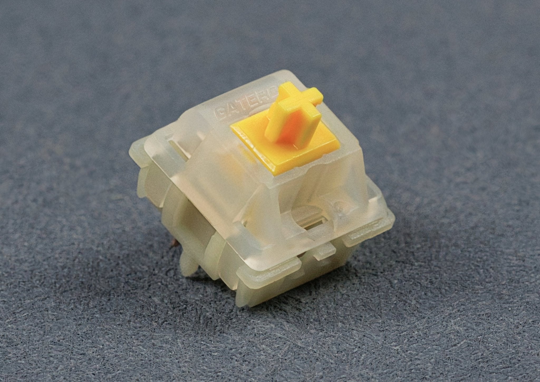 Gateron Milky Yellow Pro KS-3X1 Linear Switches (10 Stück) - MonacoKeys