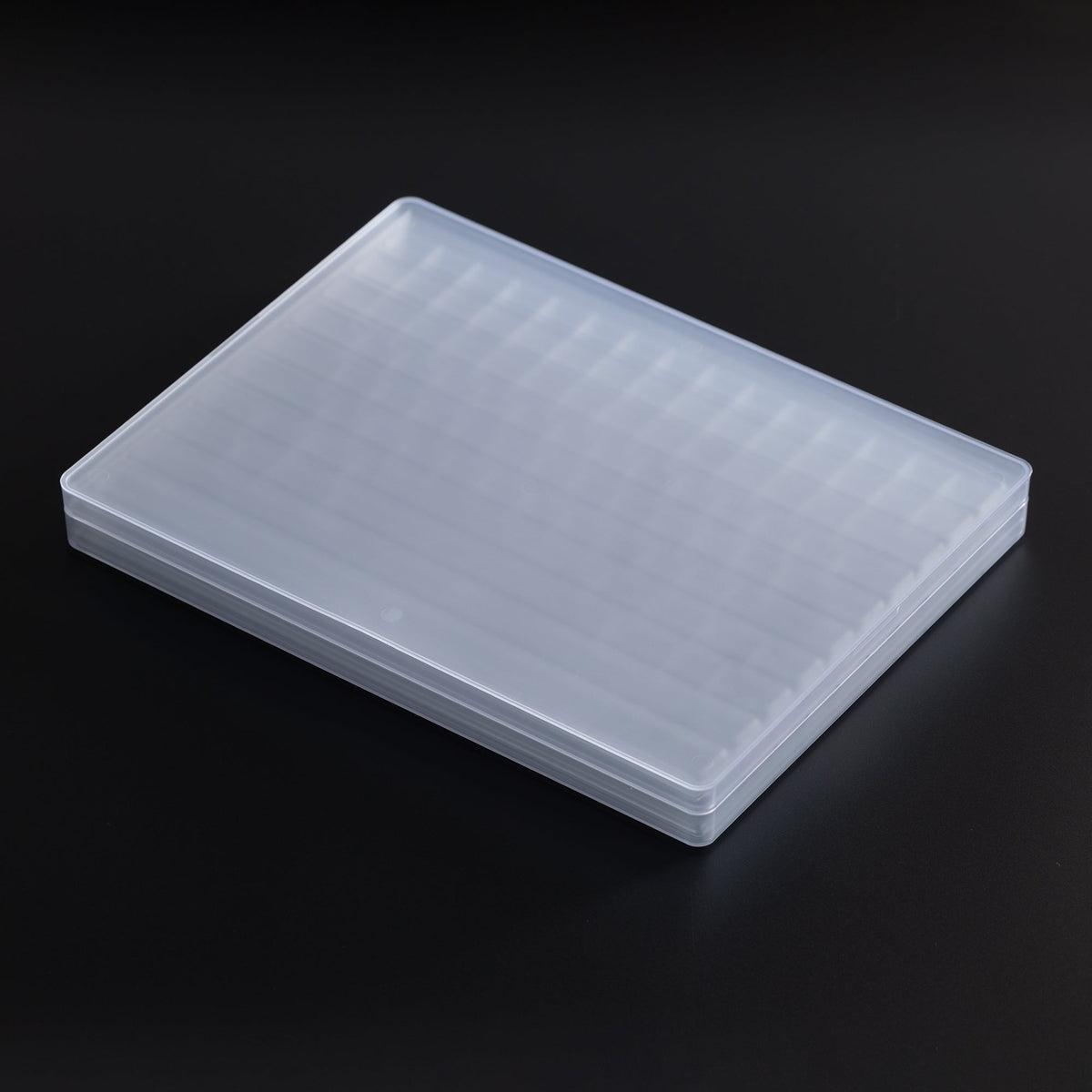 Geschlossenes KBDFans Dual Layer Keycap Tray aus milchigem Kunststoff