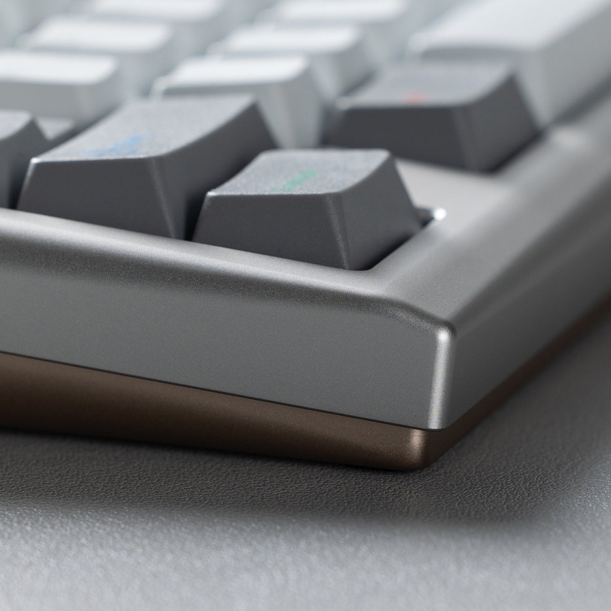 KBDFans KO-Onibi 60% keyboard kit, detail of the case edge next to the keycaps