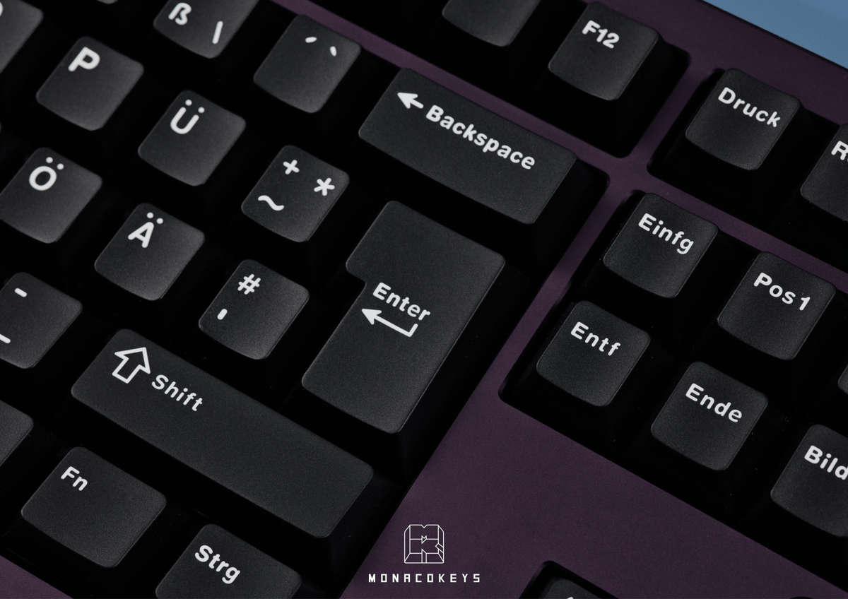 MK Essential White on Black Keycaps, Nahaufnahme von Ü, Ä, Ö, ISO-Enter, Einfg, Pos1 und Entf