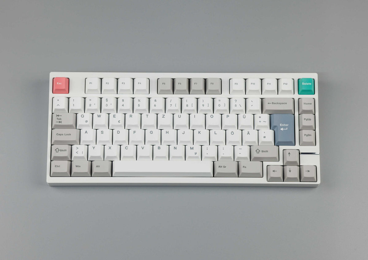 Neo75 Prebuilt White, ISO-DE, Draufsicht mit weißen und grauen Keycaps, rote Esc-, türkise Delete-Taste