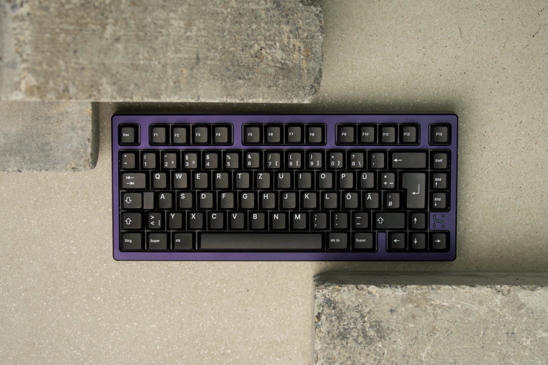 White on Black Keycap Set ( ISO-DE / ANSI-DE ) – MonacoKeys